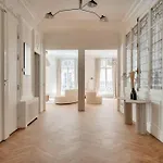 Superbe Haussmannien Aux Prestations Luxueuses